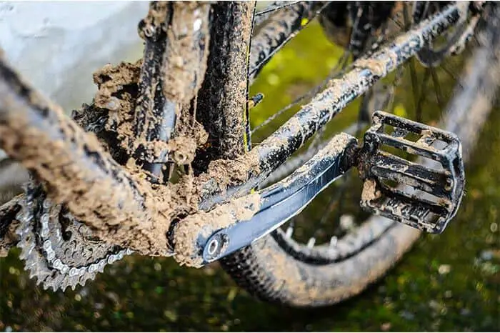 does cycling in the rain damage your bike